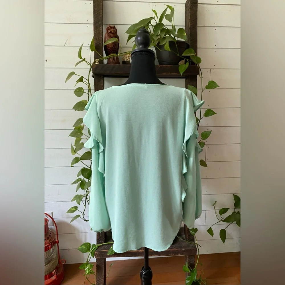 Vine & Love: Mint Green Women's Ruffle Sleeve Top